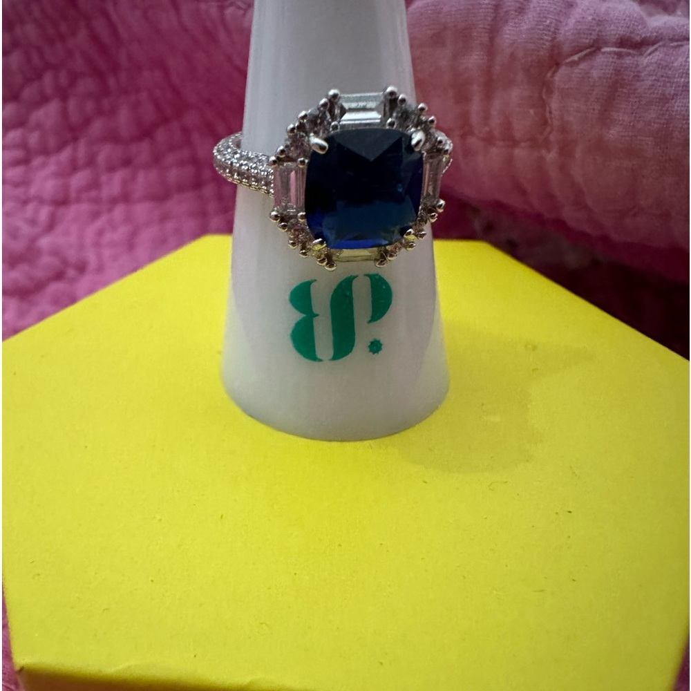 Hello gorgeous size 7 ring